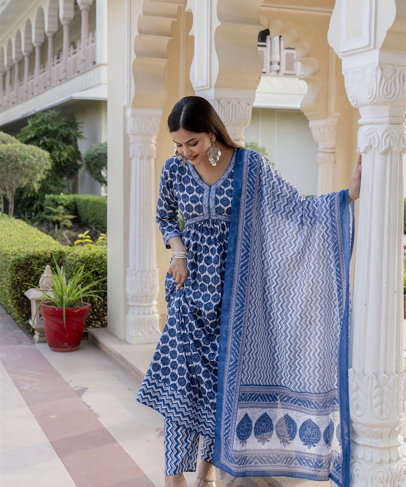 Women Rayon Kurta Pant Dupatta Set